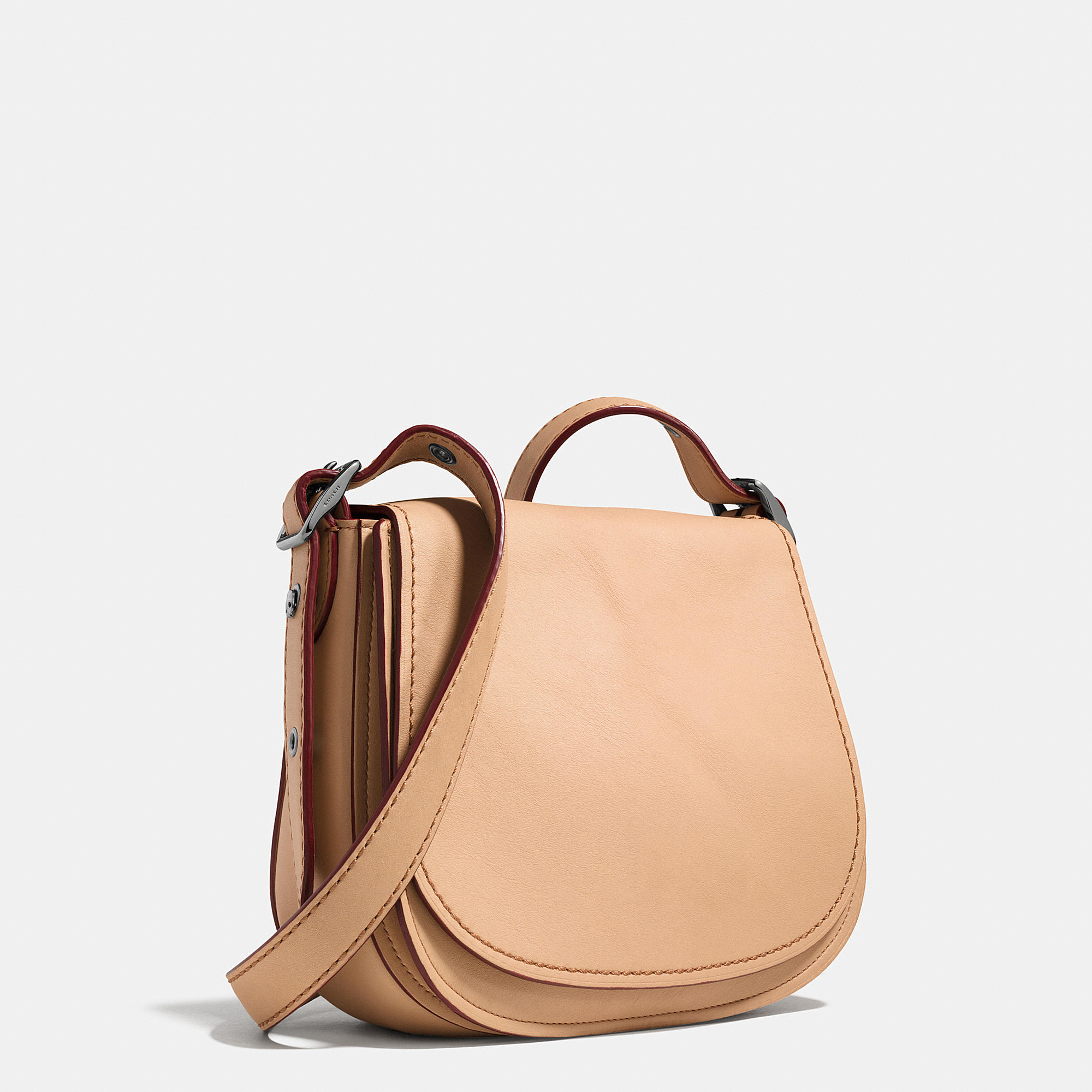 Coach Saddle Bag 23 In Glovetanned Leather in Beige (MATTE BLACK/BLACK